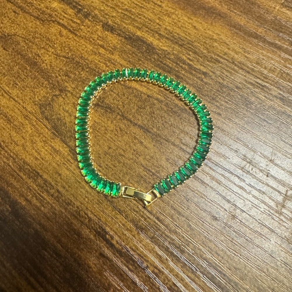 Elegant Green and Gold Bracelet
